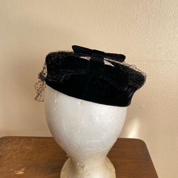Vintage Black Velvet Hollow Pillbox Hat Bow Veil Pinup Cosplay 50s Goth Funeral - Picture 3 of 10